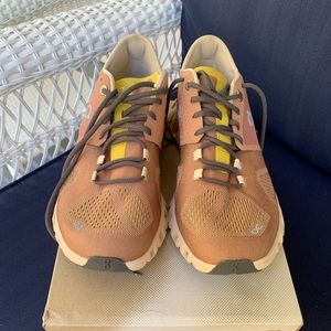 ON Womens Cloud X Sneakers Size 8